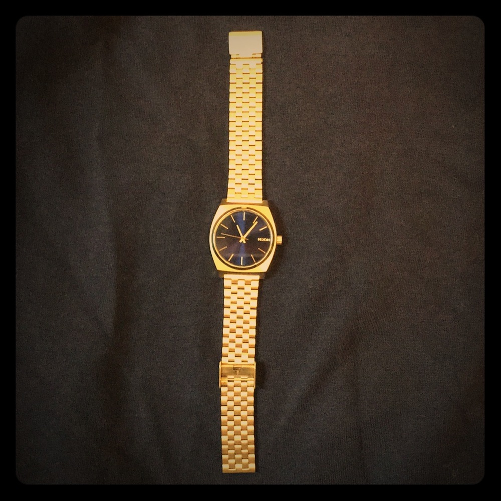 NIXON GOLD WATCH ( 100M STAINLESS STEEL)